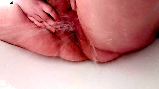 Squirting BBW Soaks in the Bath