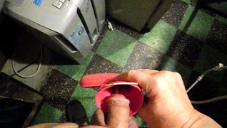 GIVING MYSELF AN UPSIDE DOWN PEE PEE ENEMA