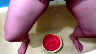 Piss and wash with urine. Busty milf loves dirty fetish. Amateur compilation in the bathtub. PAWG.