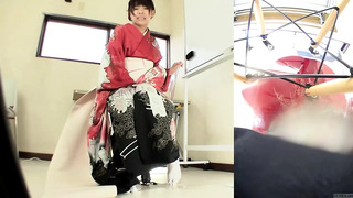 Subtitled Japanese kimono pee desperation failure in HD