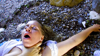 Stranger on beach squirts and gets a hard fuck